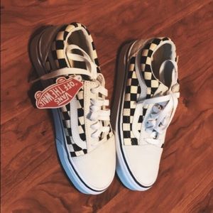 BRAND NEW white/cream checkerboard old skool vans